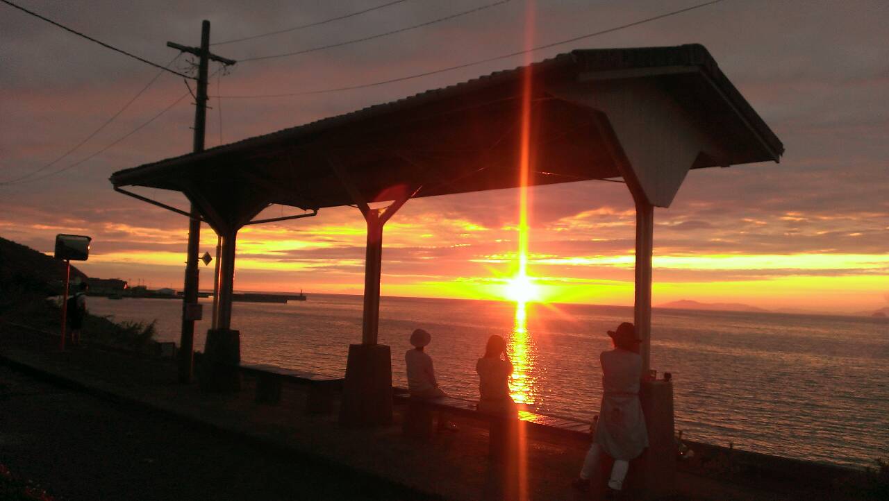 夕陽が立ち止まる駅